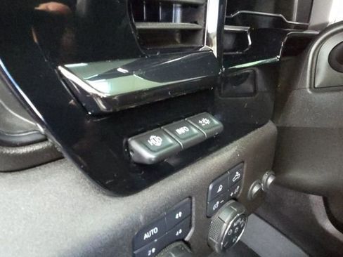 Used 2024 Chevrolet Silverado 2500 ZR2 w/ Technology Package image 33