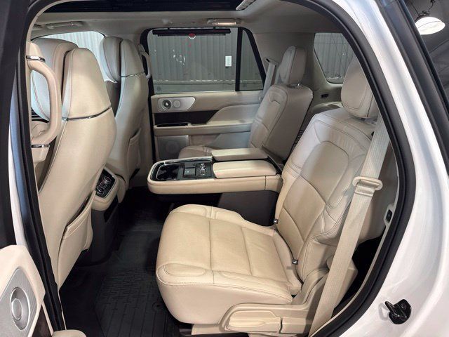 Used 2019 Lincoln Navigator Reserve w/ Cargo Package AWD/4WD image 12