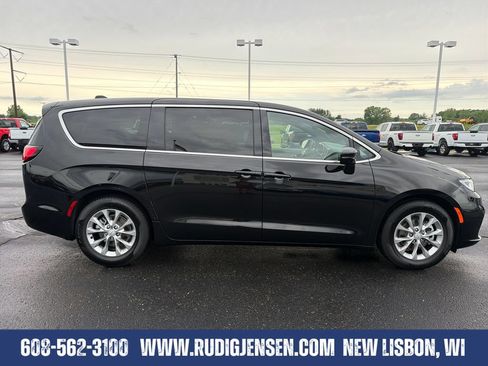 Used 2026 Chrysler Pacifica Limited FWD image 7
