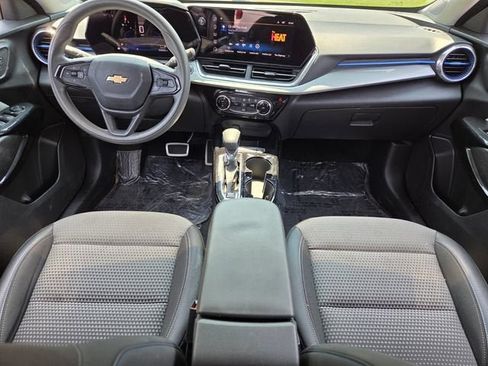 Used 2024 Chevrolet Trax LT FWD image 13