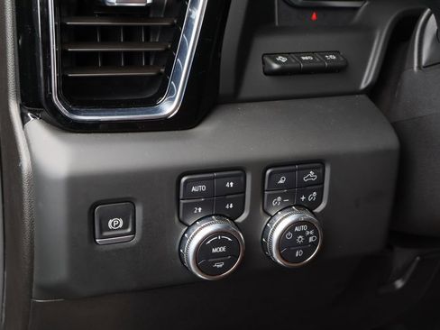 Used 2024 GMC Sierra 3500 Denali Ultimate AWD/4WD image 13
