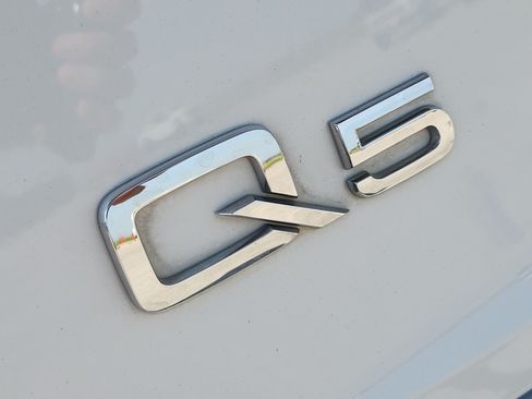 Used 2021 Audi Q5 2.0T Premium Plus w/ Premium Plus Package AWD/4WD image 12
