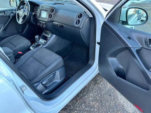 Used 2017 Volkswagen Tiguan Limited w/ Premium Package image 19