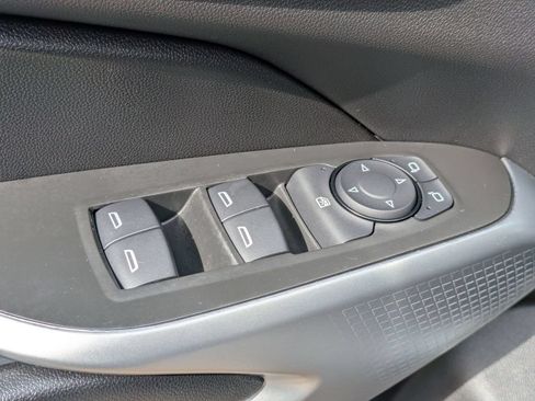 New 2026 Chevrolet Trax RS w/ Sunroof Package FWD image 9