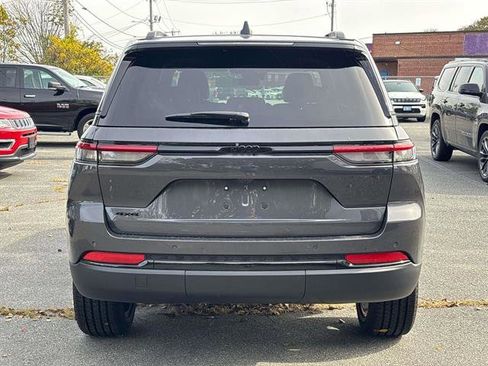 New 2025 Jeep Grand Cherokee Altitude image 3