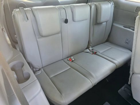 Used 2018 Toyota Highlander Limited w/ Carpet Mat Package (TMS) FWD image 37