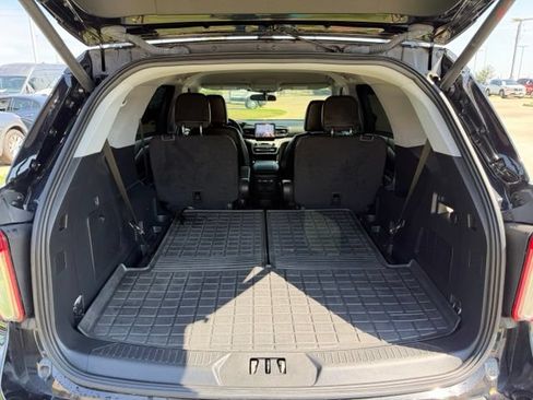 Used 2023 Ford Explorer XLT w/ Equipment Group 202A RWD image 7