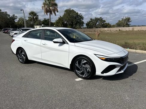 New 2026 Hyundai Elantra Limited FWD image 2