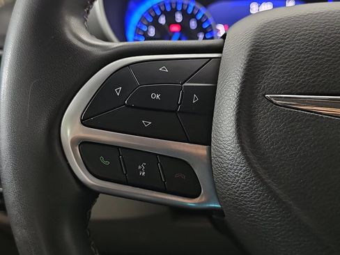 Used 2022 Chrysler Pacifica Touring-L FWD image 15