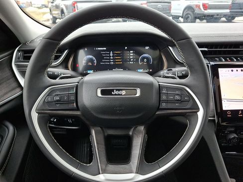 Used 2023 Jeep Grand Cherokee L Limited w/ Luxury Tech Group II image 27