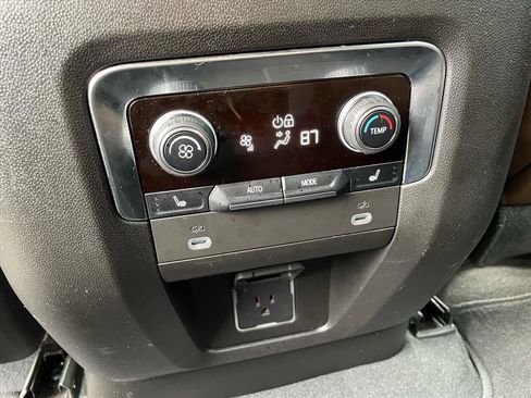 Used 2023 Chevrolet Suburban High Country image 19