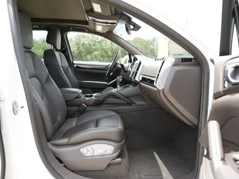 Used 2017 Porsche Cayenne AWD/4WD image 22