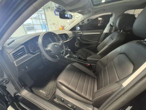 Used 2021 Volkswagen Jetta SE FWD image 9