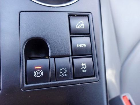 Certified 2023 Toyota Highlander XLE image 31