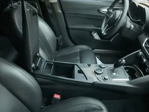 Used 2019 Alfa Romeo Giulia Ti AWD/4WD image 4