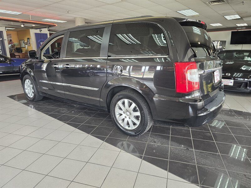 Used 2015 Chrysler Town & Country Touring w/ Driver Convenience Group FWD image 6