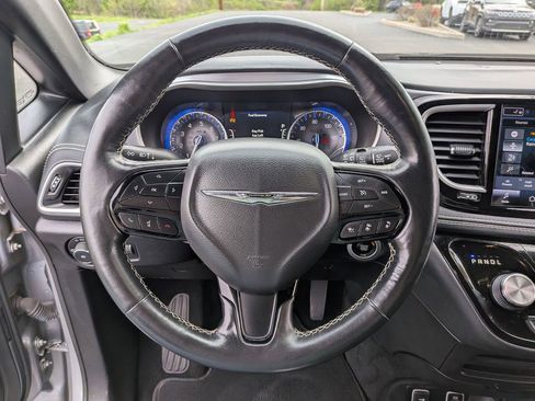 Used 2021 Chrysler Pacifica Touring AWD/4WD image 18