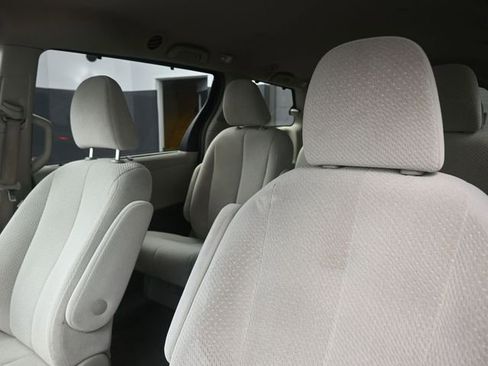 Used 2013 Toyota Sienna LE FWD image 23