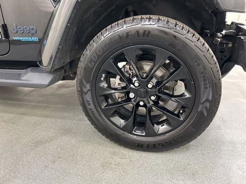 Used 2021 Jeep Wrangler Unlimited Sahara AWD/4WD image 31