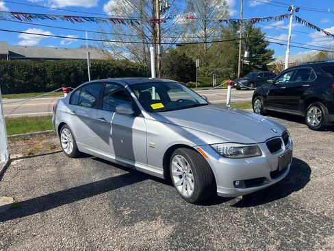 Used 2011 BMW 328i xDrive Sedan AWD/4WD image 2