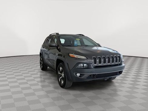 Used 2016 Jeep Cherokee Trailhawk w/ Comfort/Convenience Group AWD/4WD image 2