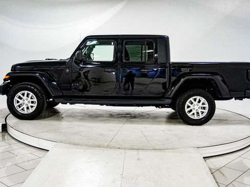 Used 2023 Jeep Gladiator Sport image 4