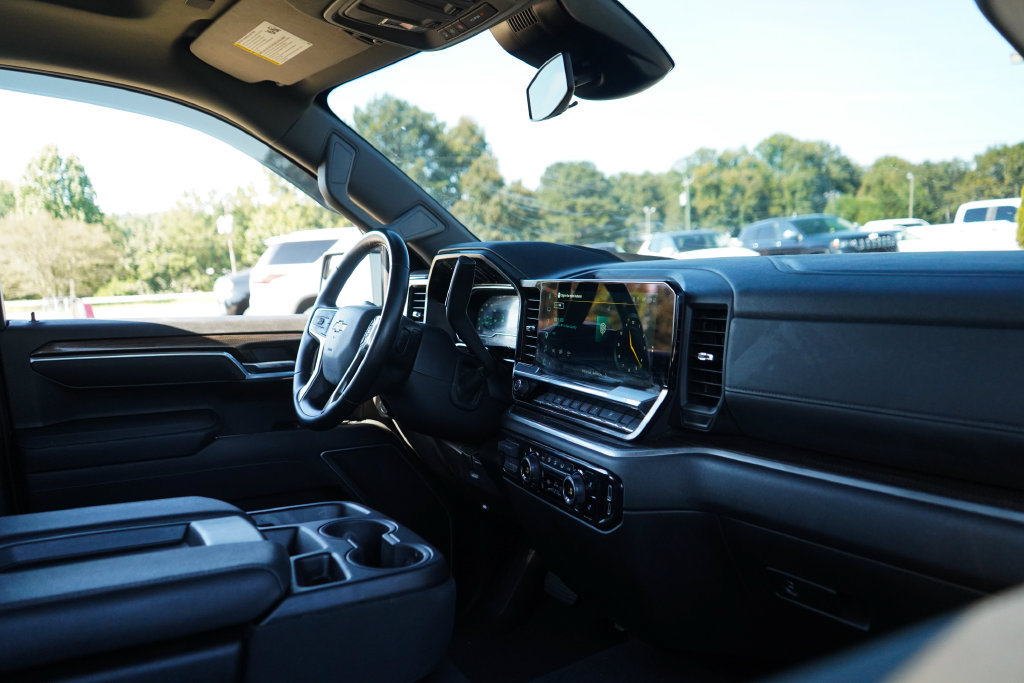 Used 2025 Chevrolet Silverado 1500 LT AWD/4WD image 14