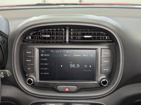 Used 2025 Kia Soul LX FWD image 18