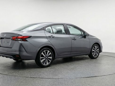 Used 2025 Nissan Versa SV image 9