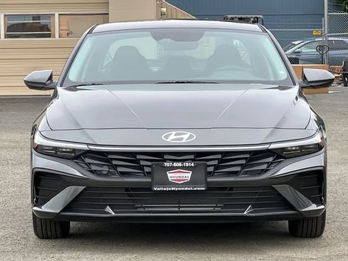 New 2026 Hyundai Elantra SE FWD image 3