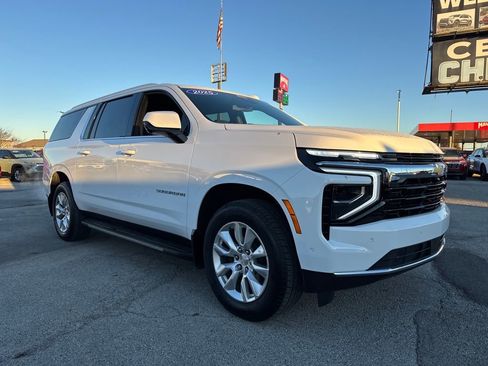 Used 2025 Chevrolet Suburban LS image 8