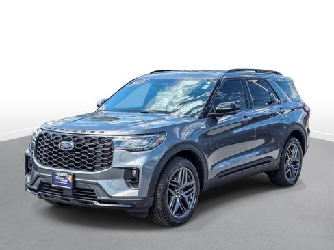 Used 2025 Ford Explorer ST-Line w/ ST-Line Street Pack AWD/4WD image 4