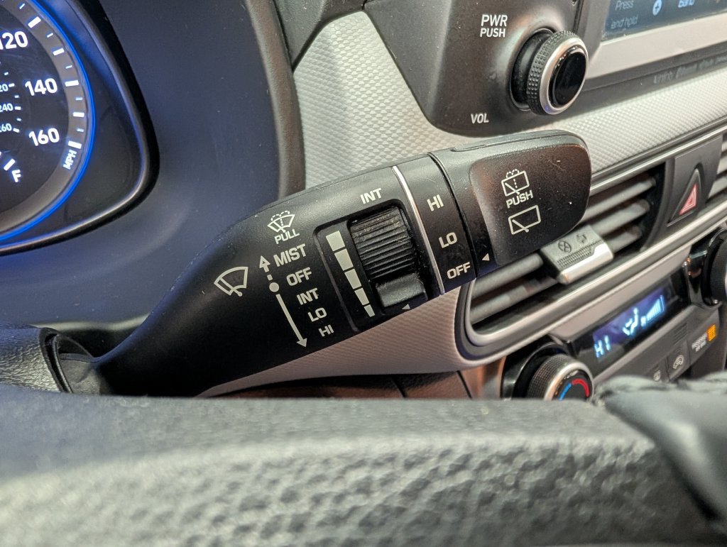 Used 2020 Hyundai Kona Limited AWD/4WD image 18