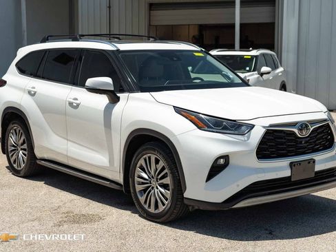 Used 2020 Toyota Highlander Platinum AWD/4WD image 3