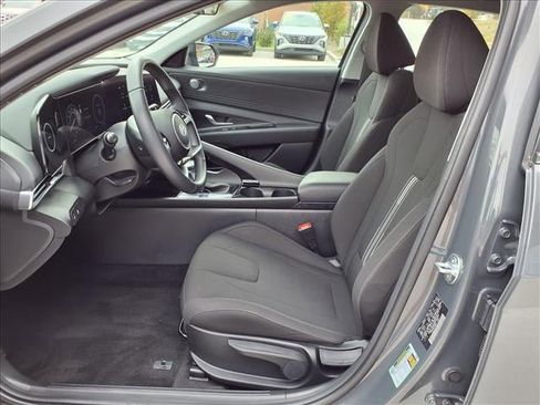 Certified 2025 Hyundai Elantra SEL image 11