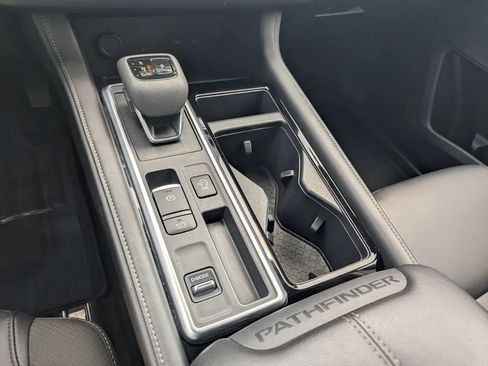 Certified 2025 Nissan Pathfinder SL FWD image 28
