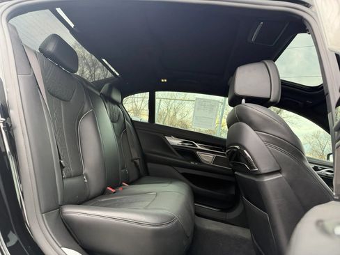 Used 2019 BMW 750i xDrive w/ Executive Package AWD/4WD image 13
