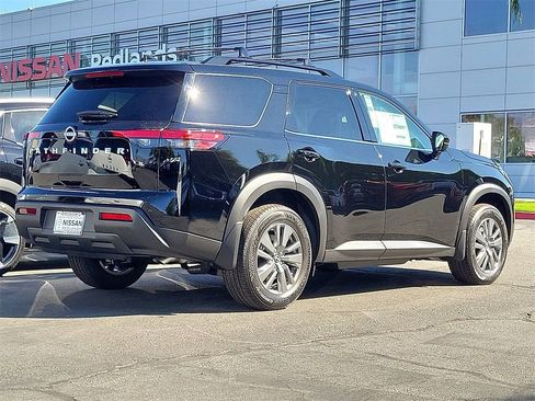 New 2025 Nissan Pathfinder SV image 2