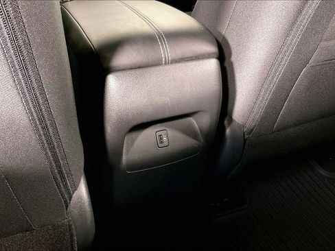 Used 2025 Nissan Sentra SV w/ Trunk Package image 33