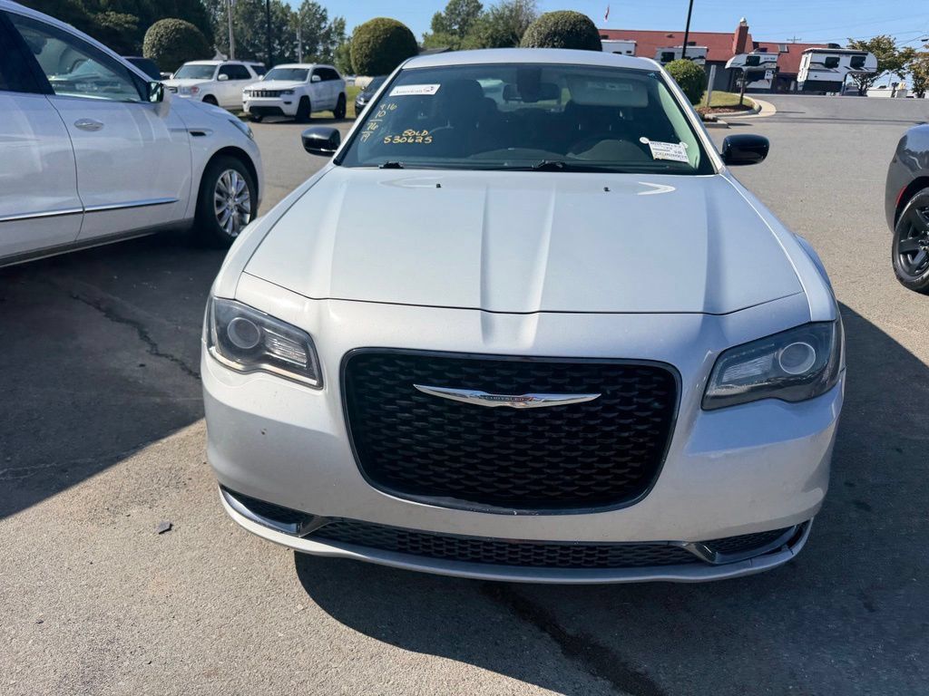 Used 2019 Chrysler 300 Touring w/ Sport Appearance Package AWD/4WD image 2