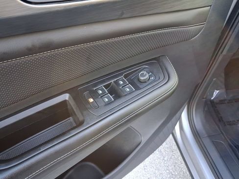 Certified 2024 Volkswagen Atlas Cross Sport SE FWD image 16