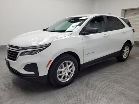 Used 2022 Chevrolet Equinox LS w/ LS Convenience Package image 2