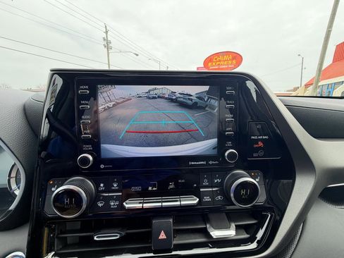 Used 2022 Toyota Highlander XLE image 25