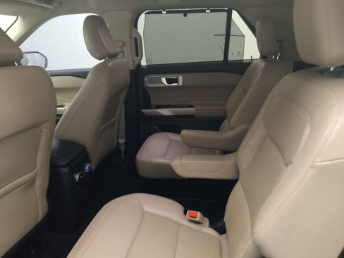 Used 2022 Ford Explorer Limited w/ Equipment Group 301A RWD image 18