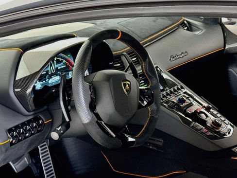 Used 2020 Lamborghini Aventador SVJ AWD/4WD image 15