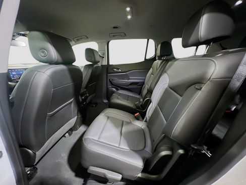 Used 2023 GMC Acadia SLT w/ Elevation Edition image 18