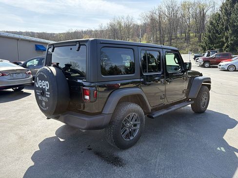Used 2025 Jeep Wrangler Sport S image 4