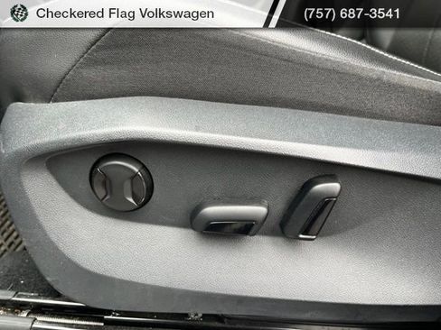 Used 2022 Volkswagen Tiguan SE R-Line image 22