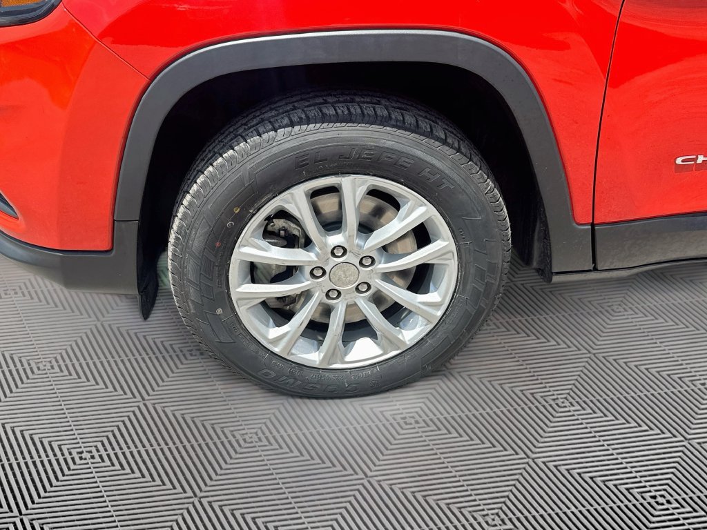 Certified 2021 Jeep Cherokee Latitude w/ Mopar Interior Package AWD/4WD image 32