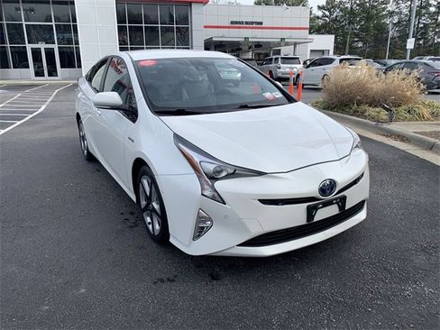 Used 2017 Toyota Prius Four Touring image 2